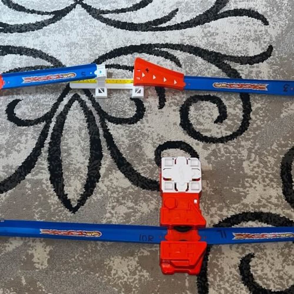Hot Wheels Flying Customs Hot Curves Super Jump Track Set